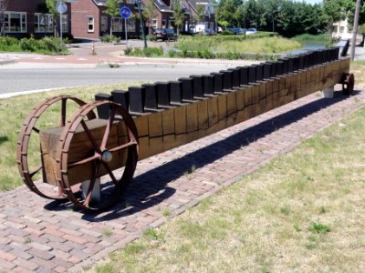 Huissen (Lingewaard) sculptuur On the Move (hoofdobject) Peter van de Waal