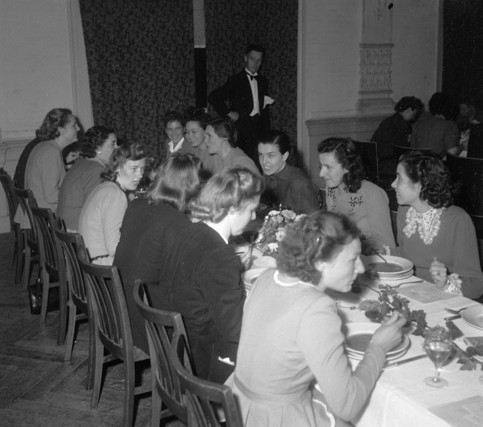 Huishoudschool Arnhem, Rijnkade 36. Viering 75 Jarig bestaan, Bestanddeelnr 903-0814