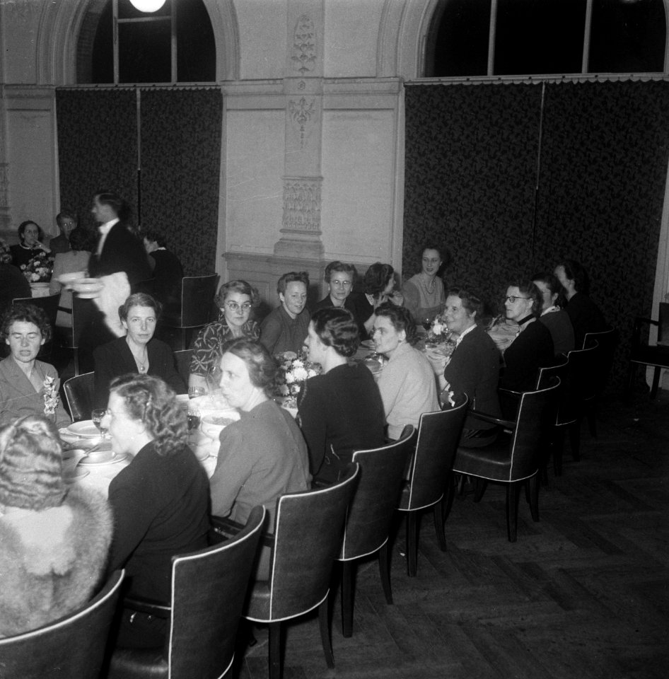 Huishoudschool Arnhem, Rijnkade 36. Viering 75 Jarig bestaan, Bestanddeelnr 903-0812