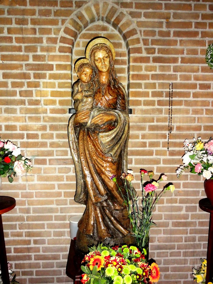 Huissen (Lingewaard) RK kerk Mariabeeld in zijportaal