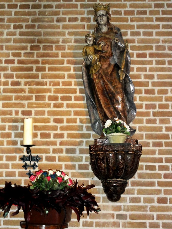 Huissen (Lingewaard) RK kerk Mariabeeld in zijkapel