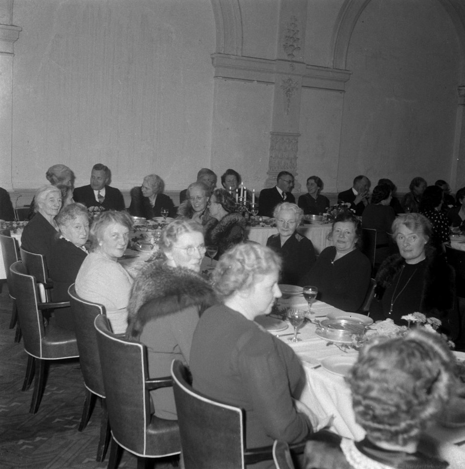 Huishoudschool Arnhem, Rijnkade 36. Viering 75 Jarig bestaan, Bestanddeelnr 903-0820