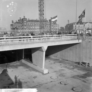 IJ-tunnel in aanbouw, opening viadukt prins Hendrikkade ingang zuid van IJ-tunne, Bestanddeelnr 918-2728