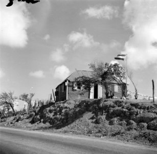 Huisje met Nederlandse vlag op Curaçao, Bestanddeelnr 252-7350