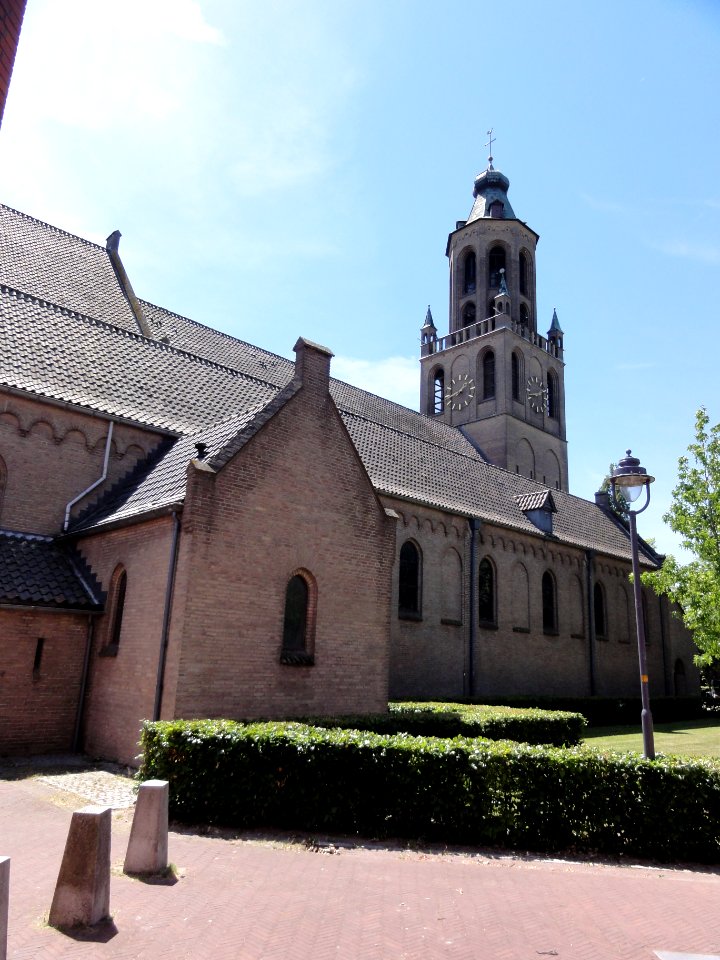 Huissen (Lingewaard) RK kerk exterieur, noordzijde