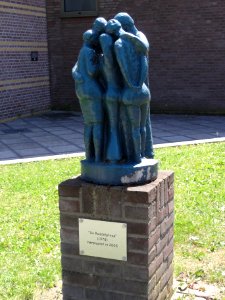 Huissen (Lingewaard) beeldje De Roddelgroep