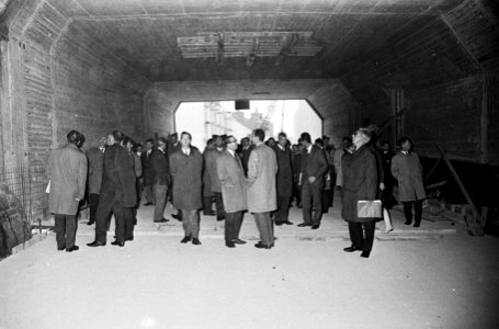IJ-tunnel persdag. Groep journalisten in de tunnel, Bestanddeelnr 920-7700