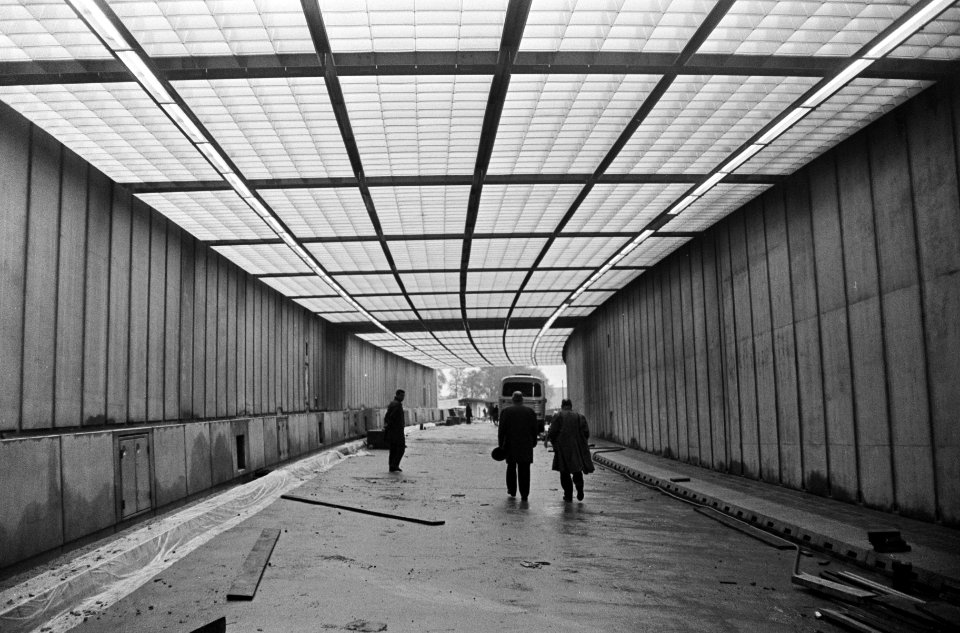 IJ-tunnel persdag. Groep journalisten in de tunnel, Bestanddeelnr 920-7702