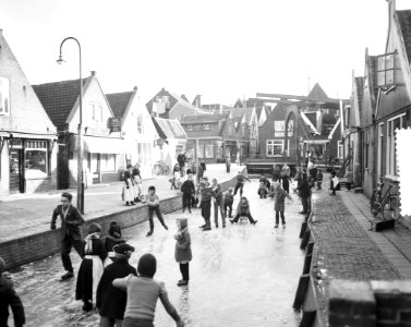 IJsvermaak in Volendam, Bestanddeelnr 910-9382