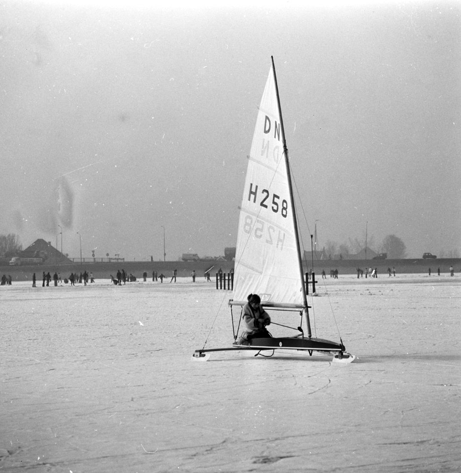 IJszeilen op de Gouwzee, bij Monnickendam, Bestanddeelnr 929-5734