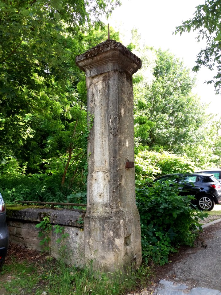 Impasse d'Ypres - Portail du château de la Belle Allemande - Colonne nord