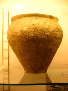 IJzertijd crematie-urn (1) in het Leudalmuseum, Haelen 001