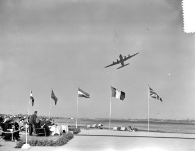 ILSY, de Internationale LuchtvaartShow Ypenburg, in aanwezigheid van koningin Ju, Bestanddeelnr 907-1598