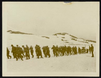 Illustrating the difficulties encountered by the squadrons of armoured cars unde, Bestanddeelnr 158-0572