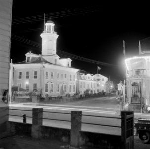 Illuminatie van het Gebouw van Financiën aan de Oranjestraat in Paramaribo, Bestanddeelnr 252-4738