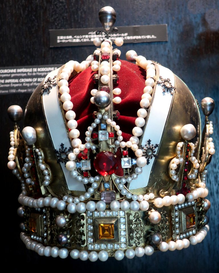 Imperial crown of Rodolphe II, Robert Wan Pearl Museum