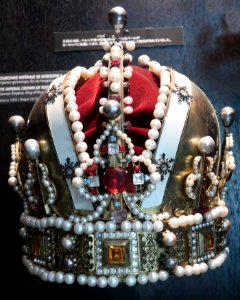 Imperial crown of Rodolphe II, Robert Wan Pearl Museum