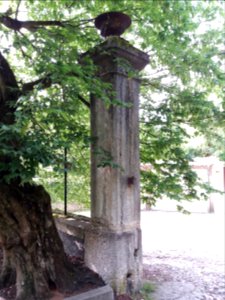 Impasse d'Ypres - Portail du château de la Belle Allemande - Colonne sud