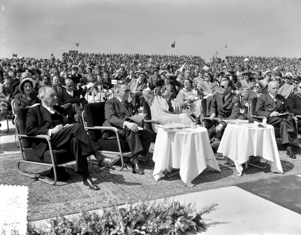 ILSY, de Internationale LuchtvaartShow Ypenburg, in aanwezigheid van koningin Ju, Bestanddeelnr 907-1596