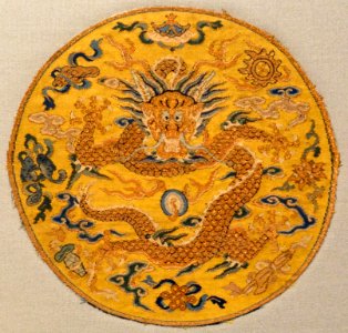 Imperial insignia roundel for emperor's young son, 2 of 2, China, Qing dynasty, late 18th to early 19th century, silk, metal-wrapped silk - Textile Museum, George Washington University - DSC09550