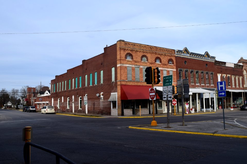 Illinois Route 142 and 242 in McLeansboro