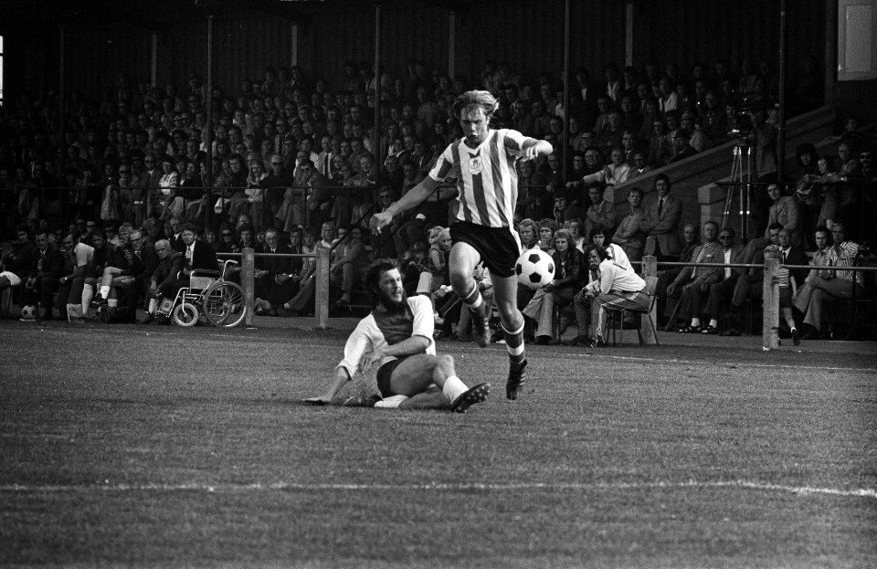 IJsselmeervogels tegen PEC 1-3, KNVB-beker, keeper Jos de Vrijter in duel met ee, Bestanddeelnr 926-6370