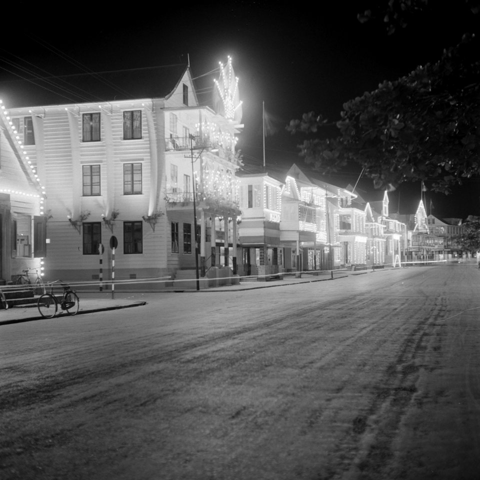 Illuminatie aan de Waterkant in Paramaribo, Bestanddeelnr 252-4733