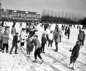 IJsvermaak op de Rotterdamse ijsbanen, Bestanddeelnr 912-0230