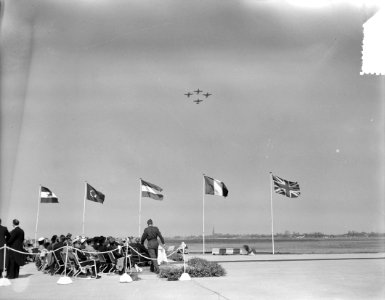 ILSY, de Internationale LuchtvaartShow Ypenburg, in aanwezigheid van koningin Ju, Bestanddeelnr 907-1599