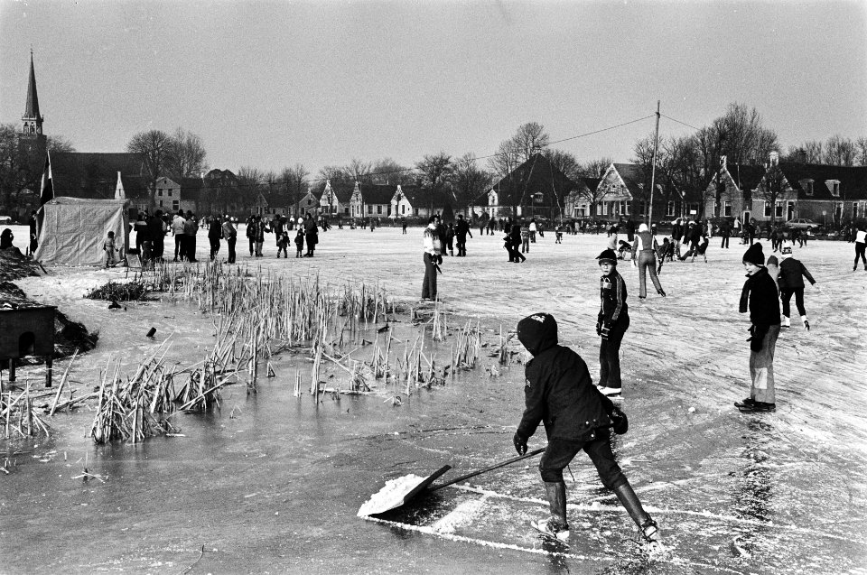 IJspret () schaatsplezier in Broek in Waterland, Bestanddeelnr 930-6296