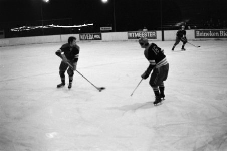 IJshockeywedstrijd AYC tegen Amsteltijgers op Jaap Eden baan Amsterdam 0-8. Spel, Bestanddeelnr 923-1233