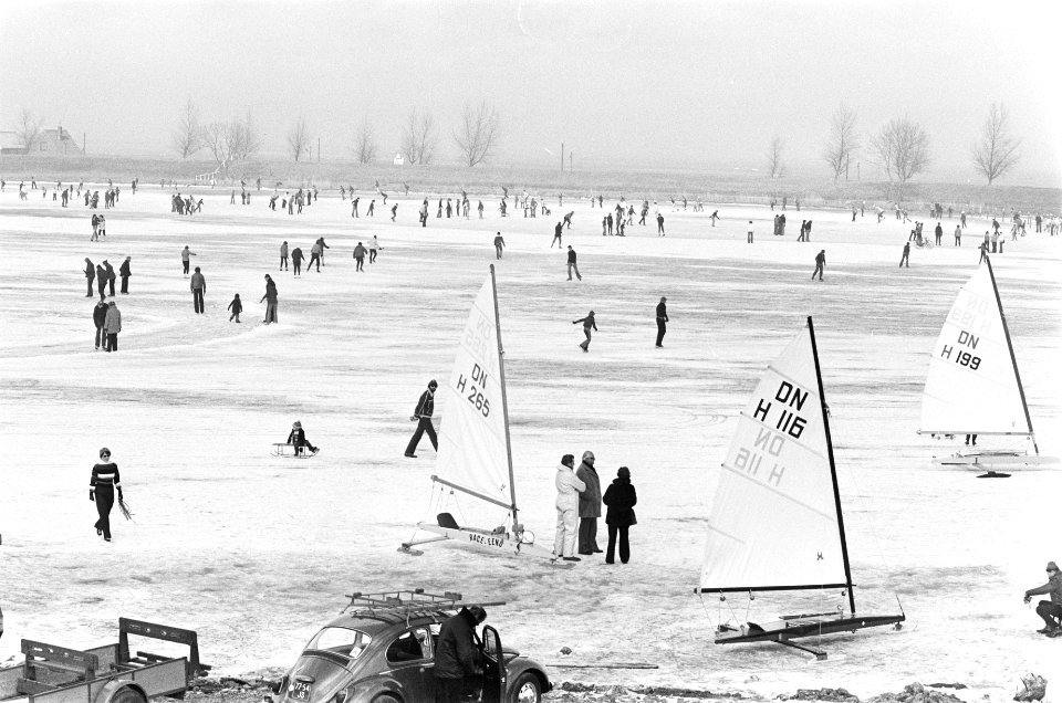 IJspret in het weekend schaatsers op de Bosbaan (Amsterdam), Bestanddeelnr 929-5803