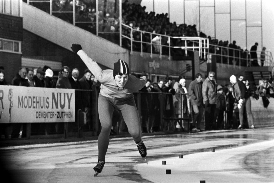 IJsselcupwedstrijden schaatsen, Deventer Atje Keulen-Deelstra in aktie, Bestanddeelnr 924-0295