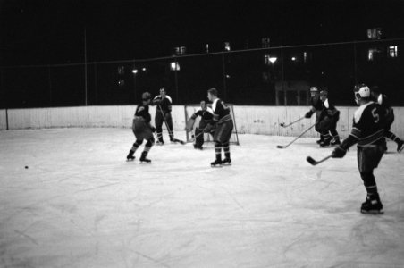 IJshockeywedstrijd AYC tegen Amsteltijgers op Jaap Eden baan Amsterdam 0-8. Spel, Bestanddeelnr 923-1234