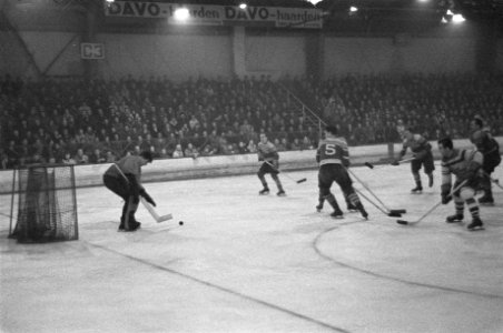 IJshockeywedstrijd Koky tegen Leysin uit Zwitserland, Bestanddeelnr 912-0736
