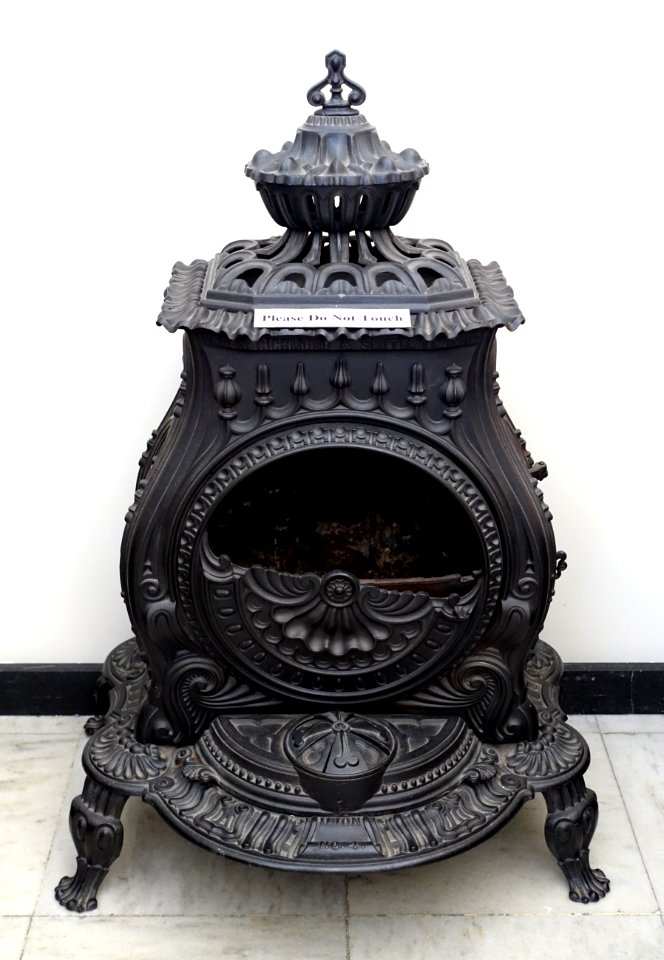 Ilion No. 4 stove, Wager, Richmond & Smith, Troy NY - Bennington Museum - Bennington, VT - DSC08581