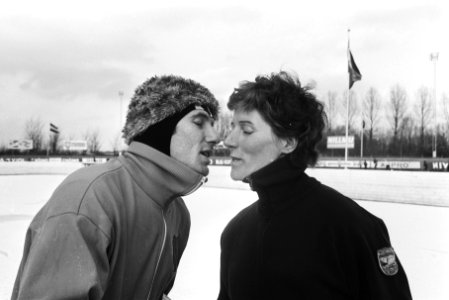 IJsselcupwedstrijden schaatsen in Deventer links Kees Verkerk en rechts Atje Ke, Bestanddeelnr 924-0300