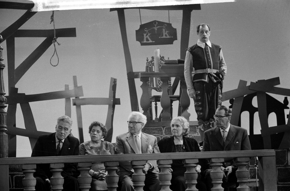 In Holland staat een riddergoed, televiespel voor de VPRO van Willy van Hemert, Bestanddeelnr 913-7169