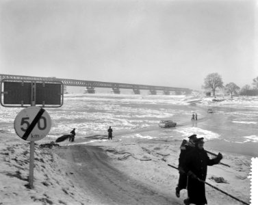 IJs in de grote rivieren, de Lek bij Culemborg open voor autoverkeer, Bestanddeelnr 914-7393