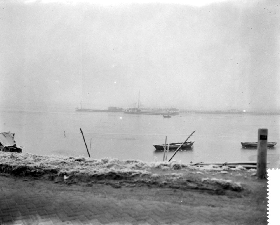 IJsselmeer bij Schellingwoude dichtgevroren, Bestanddeelnr 910-1515