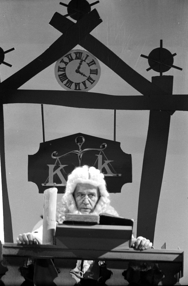 In Holland staat een riddergoed, televiespel voor de VPRO van Willy van Hemert, Bestanddeelnr 913-7166