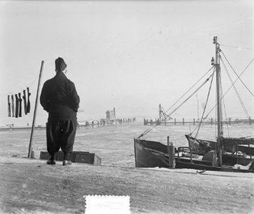 IJselmeer zit dicht met ijs Volendam, Bestanddeelnr 905-4416