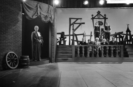 In Holland staat een riddergoed, televiespel voor de VPRO van Willy van Hemert, Bestanddeelnr 913-7168