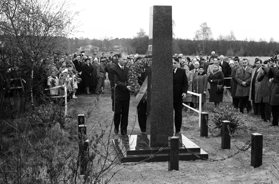 In Leusden is het oorlogsmonument Koedriest onthuld, een monument voor gefusille, Bestanddeelnr 913-8688