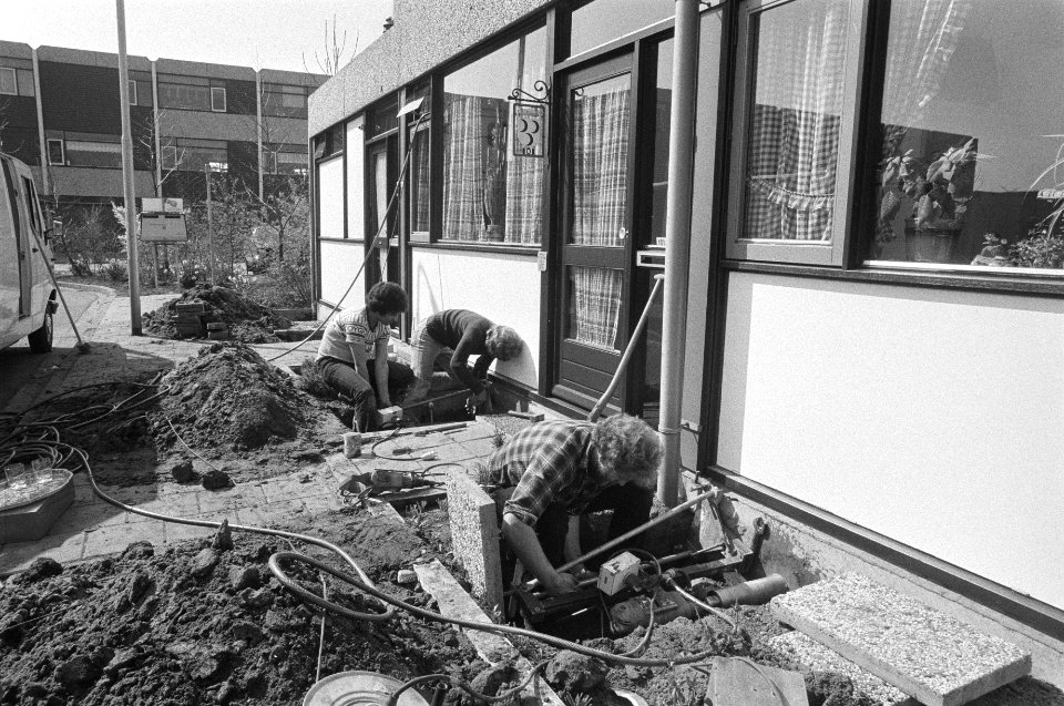 In Lekkerkerk, waar men chemische afvalstoffen in de grond heeft gevonden, werde, Bestanddeelnr 930-7691