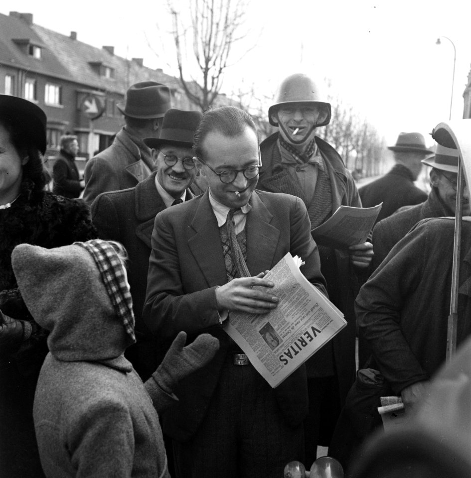 In het Limburgse dagblad Veritas is over de opmars van de Russen naar Berlijn , Bestanddeelnr 900-2215