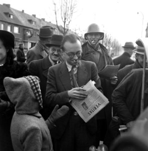 In het Limburgse dagblad Veritas is over de opmars van de Russen naar Berlijn , Bestanddeelnr 900-2215