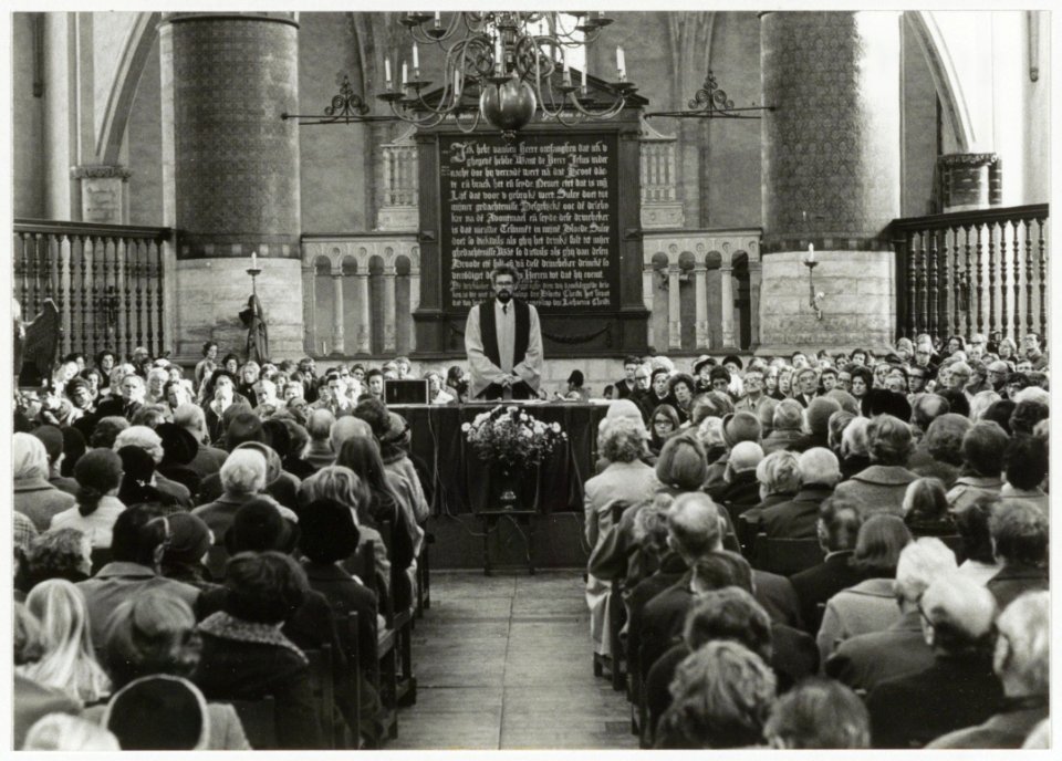 In het kader van de oecumenische beweging werd In de Grote of St. Bavokerk voor het eerst sinds eeuwen weer een heilige mis gevierd. Voorganger was de fransiscaan Wim Moonen van de Nieuwe Gr, NL-HlmNHA 54003906