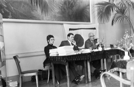 In het midden voorzitter Ton F.J. Pronker, Bestanddeelnr 924-3293