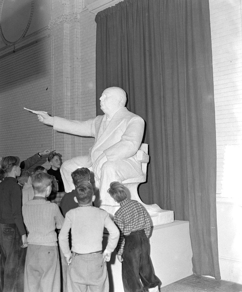 In het stedelijk museum te Amsterdam zal van 29 april tot 30 mei ter gelegenheid, Bestanddeelnr 906-4347